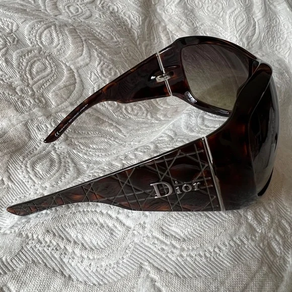 Christian Dior Brown Tortoiseshell Cannage 1 Sunglasses   Flawless! - Picture 6 of 13